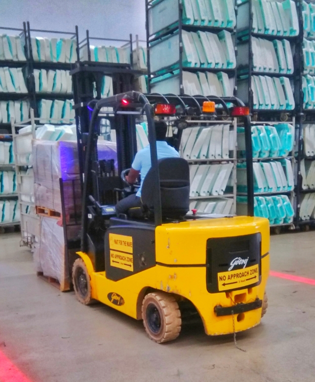 Battery operated forklift on rent